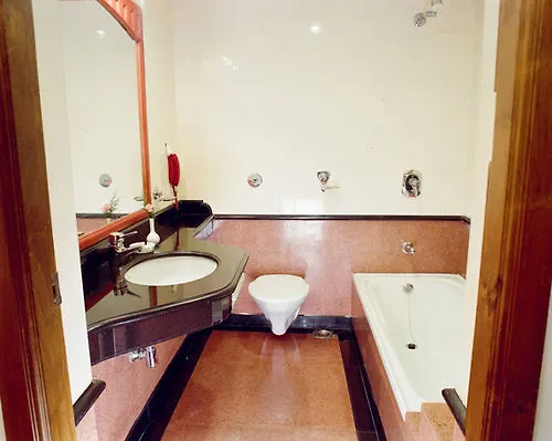 Quality Airport Hotels Nedumbassery 3*,